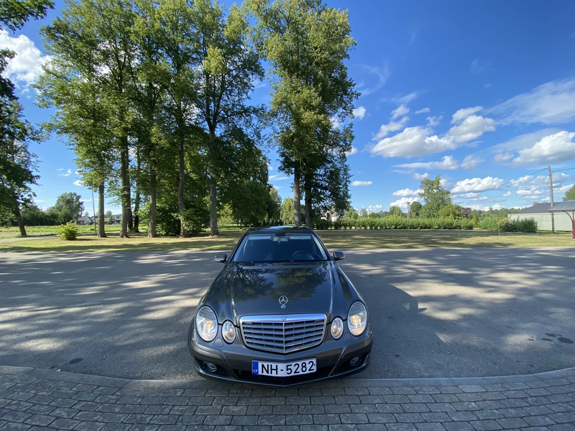 Mercedes-Benz E200