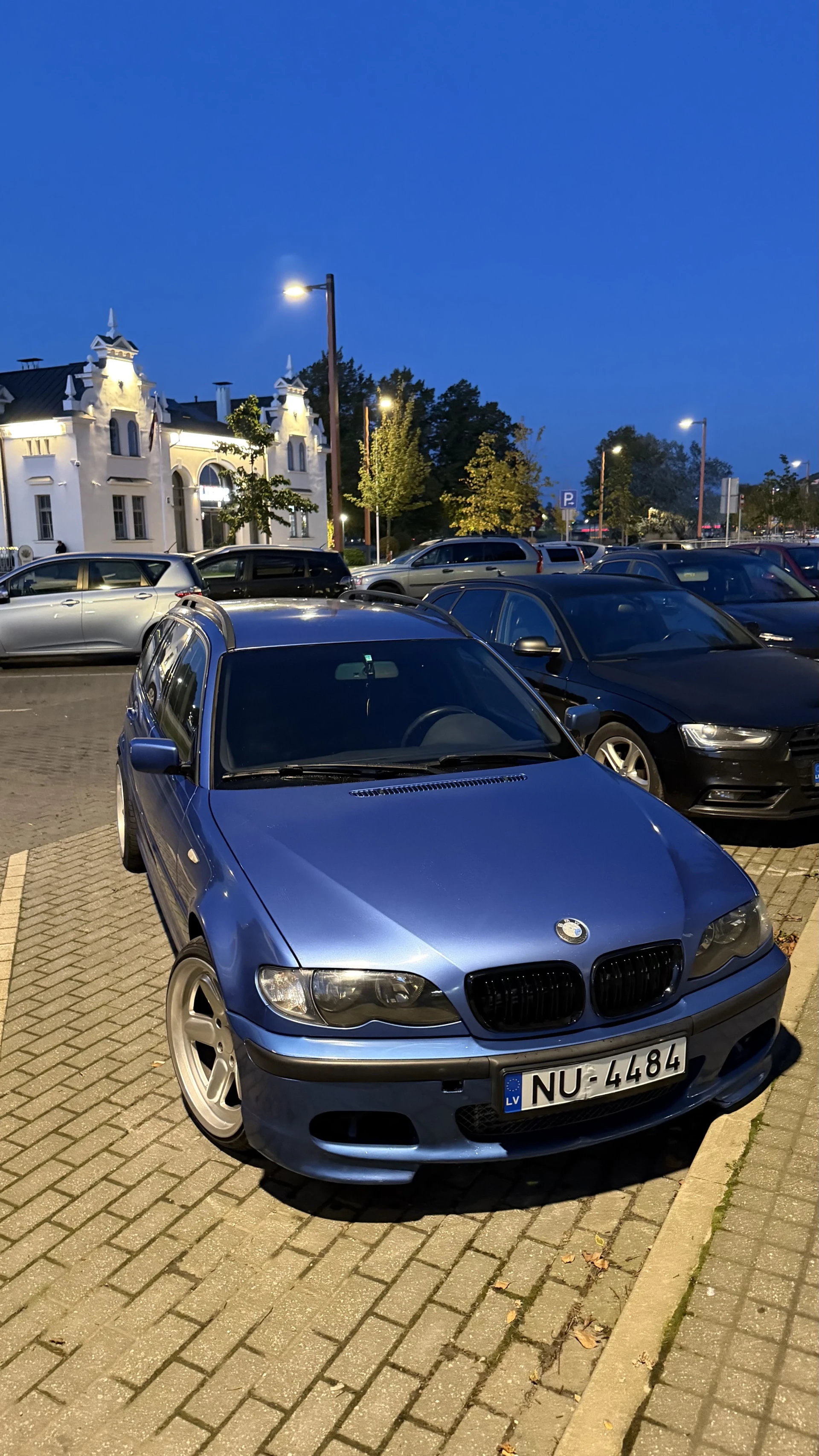 BMW 320