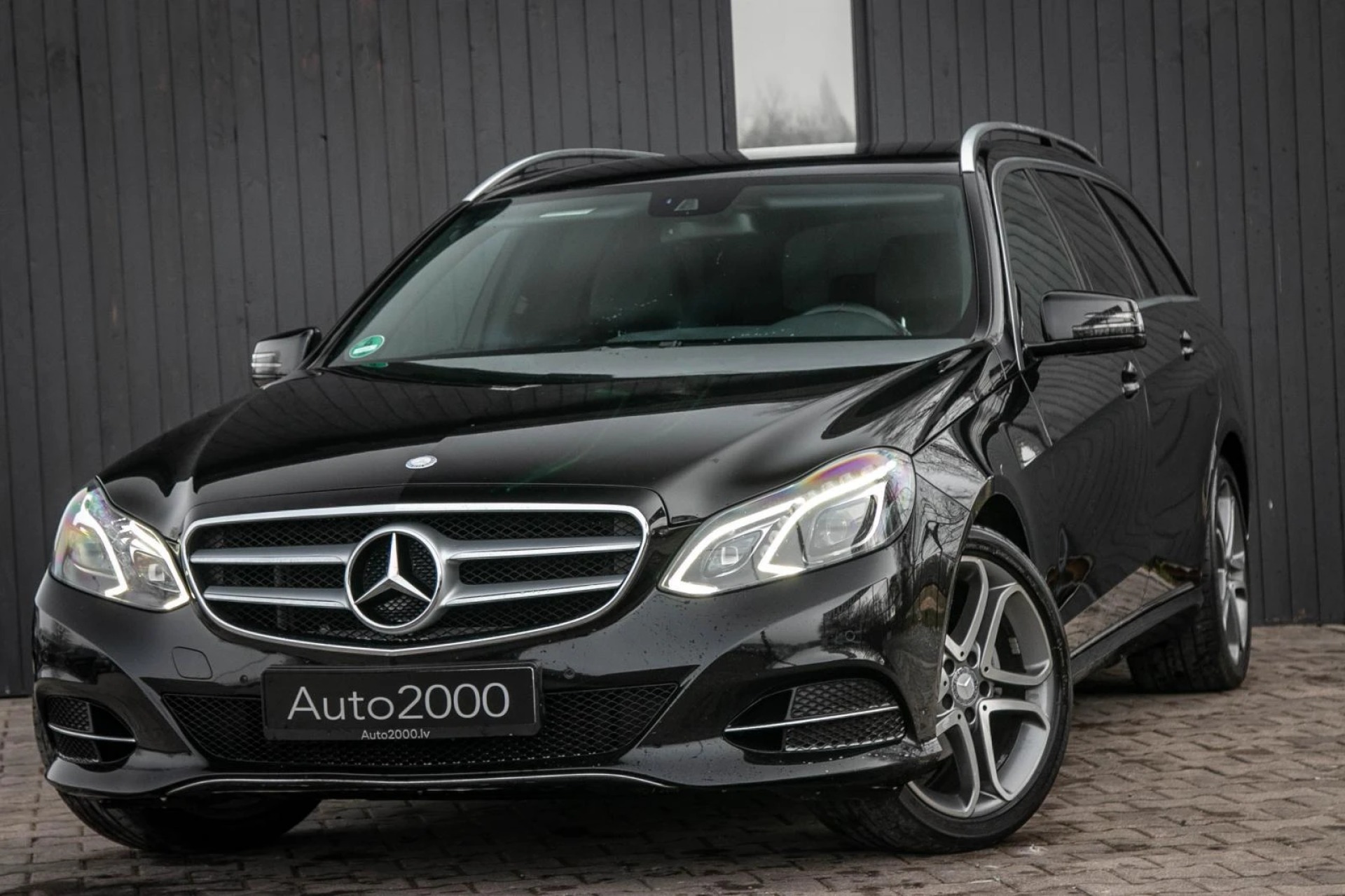 Mercedes-Benz E200
