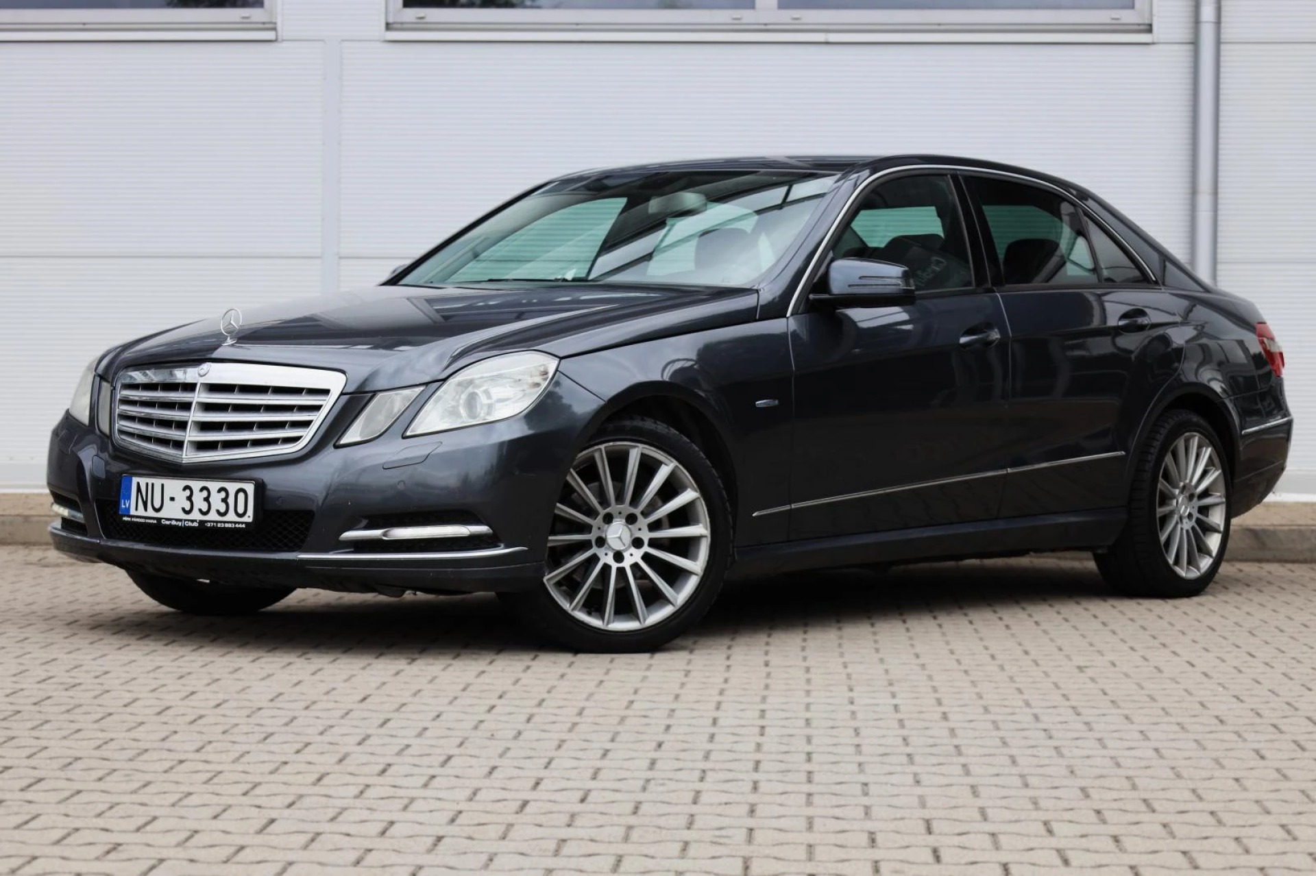 Mercedes-Benz E200
